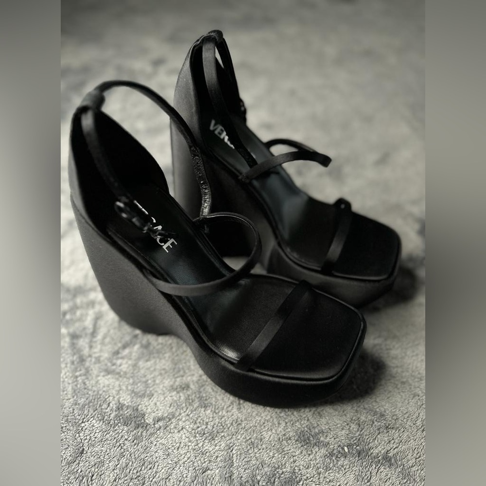 Versace heels - Picture 4 of 5